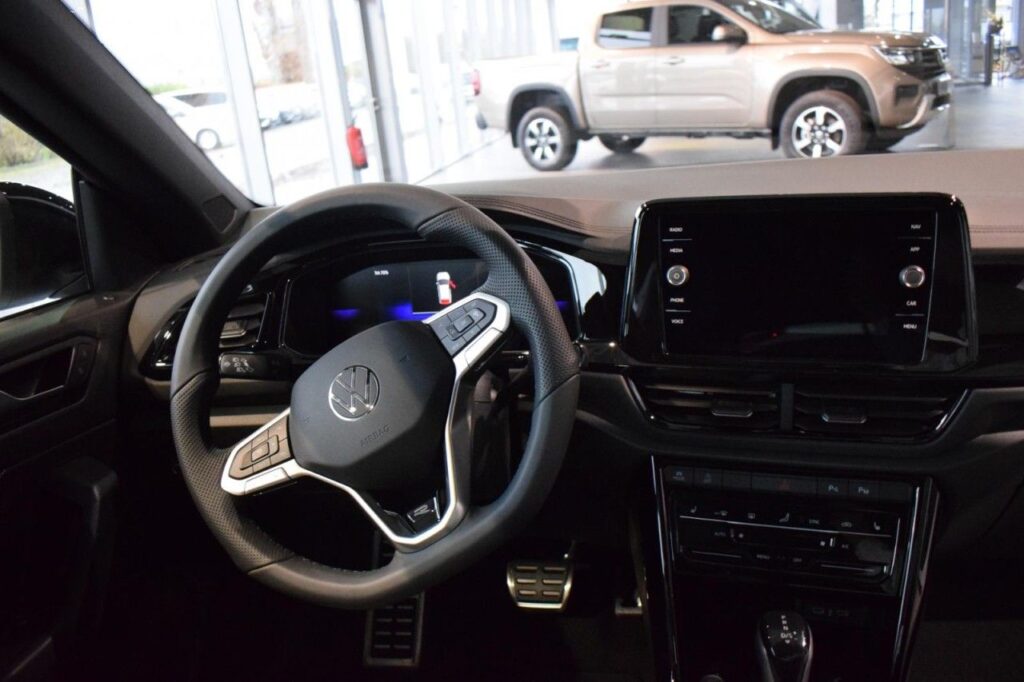 Cockpit des Volkswagen T-Roc Cabriolet R-Line