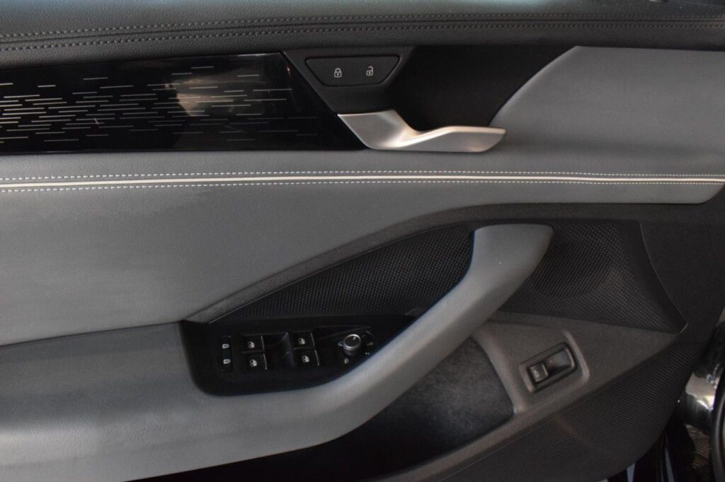 Volkswagen Passat Variant Exposé-Bild 6
