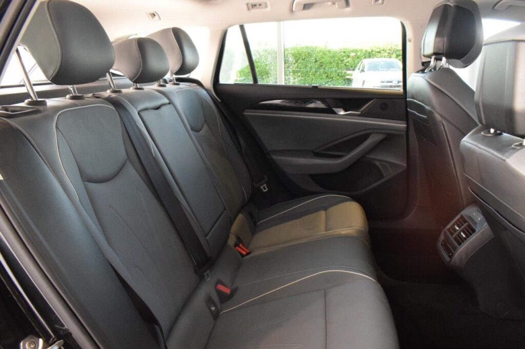 Volkswagen Passat Variant Exposé-Bild 8
