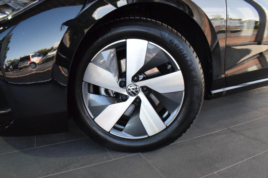 Volkswagen Passat Variant Exposé-Bild 17