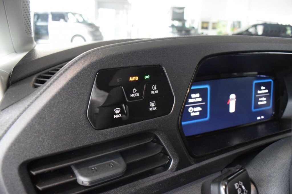 webc vehicle 144676 423148770 013.jpg
