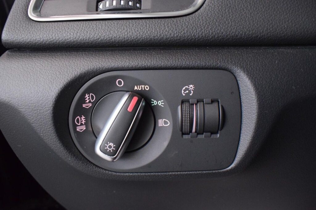 webc vehicle 208520 425528396 012.jpg
