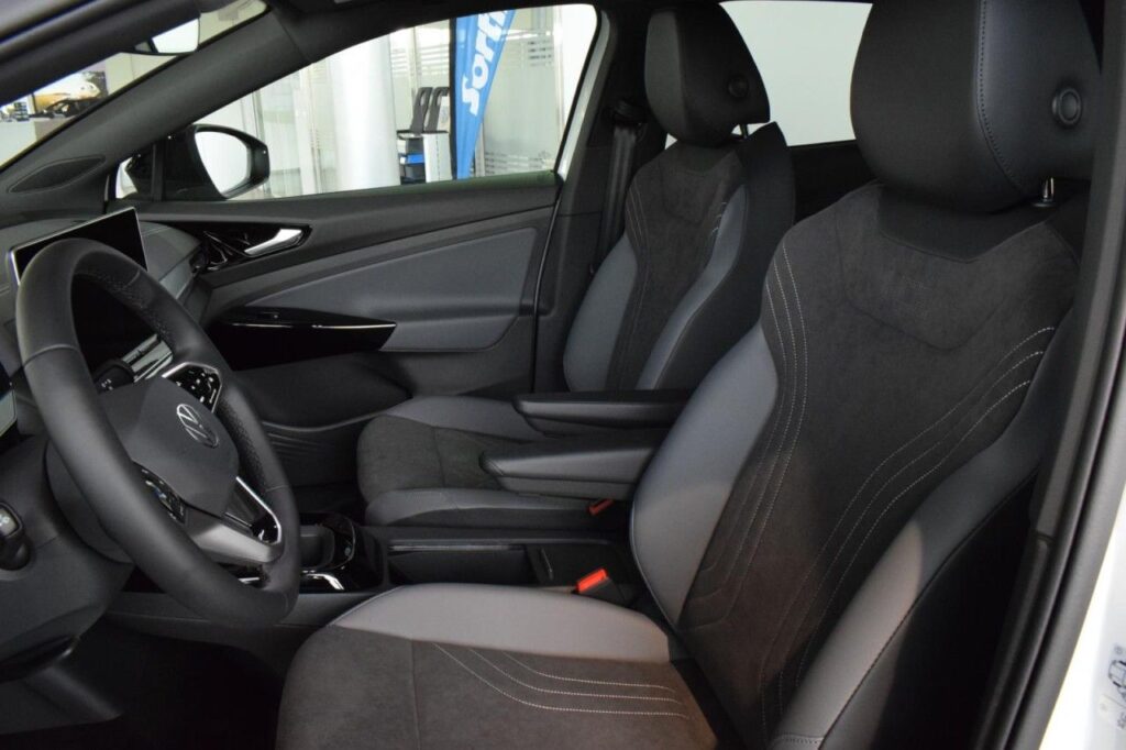 webc vehicle 233696 426514876 005.jpg