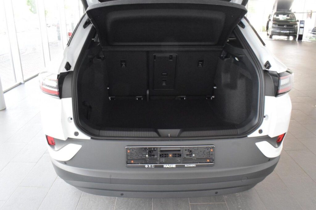webc vehicle 233696 426514876 009.jpg
