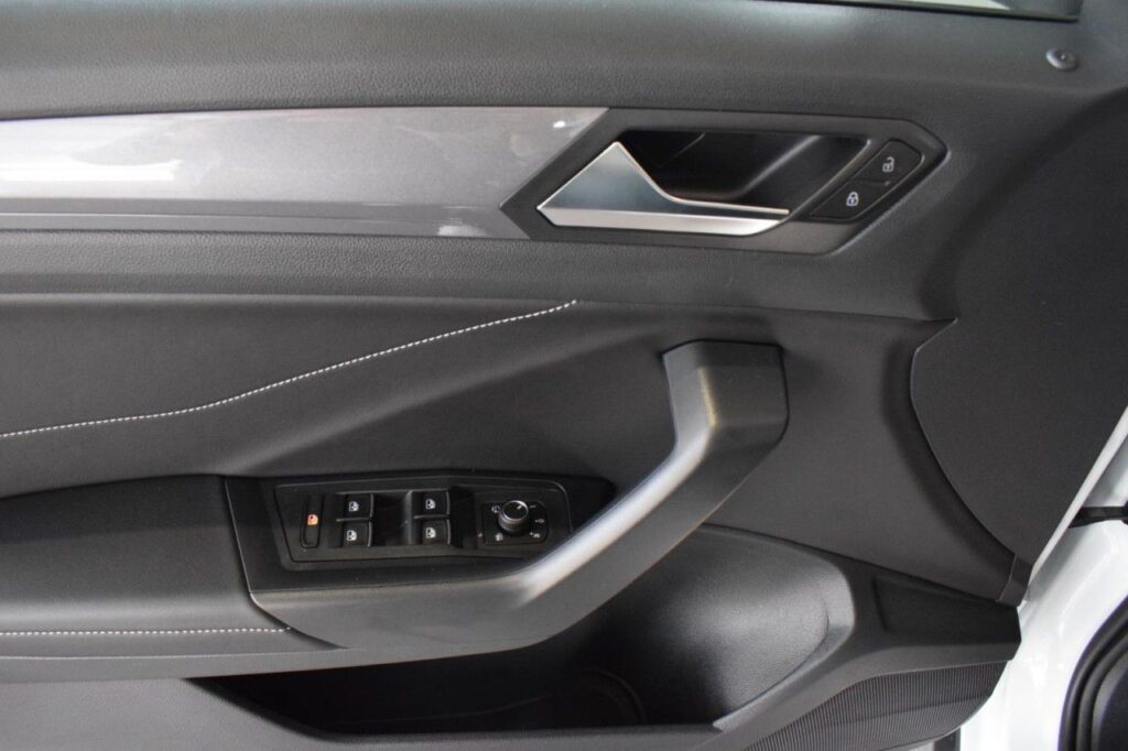 webc vehicle 238636 426749849 008.jpg