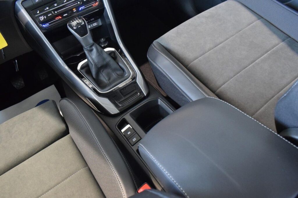 webc vehicle 238636 426749849 013.jpg