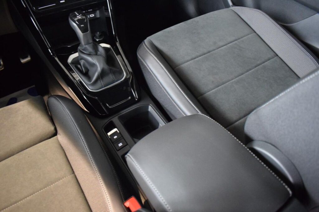 webc vehicle 238637 426749862 012.jpg