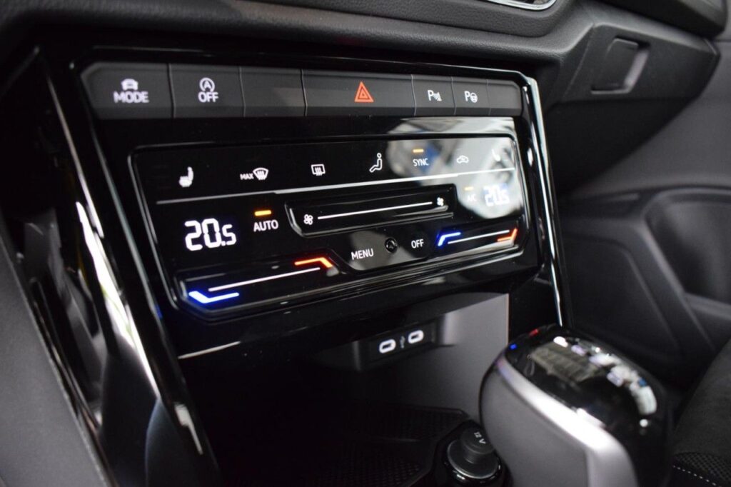 webc vehicle 238637 426749862 013.jpg