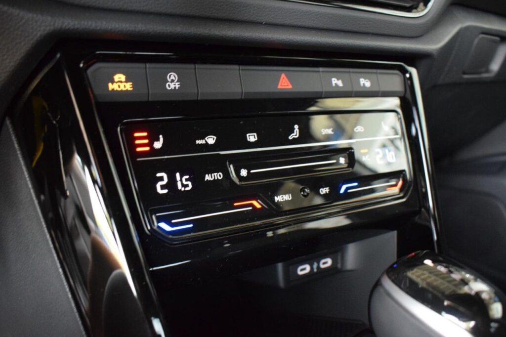 webc vehicle 238638 426749866 012.jpg