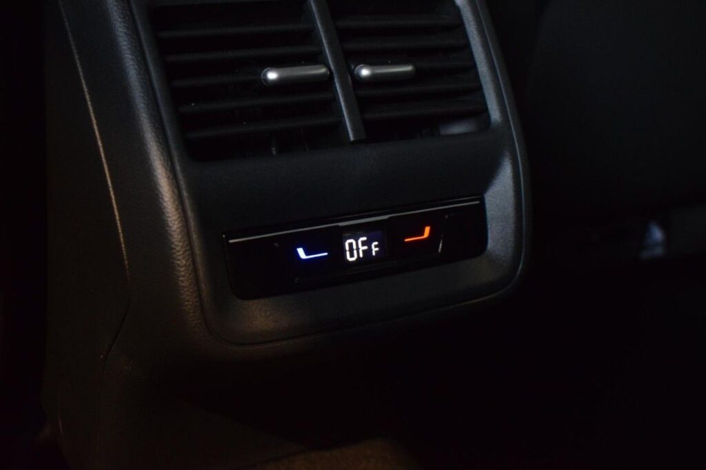 webc vehicle 25033 405820363 020.jpg