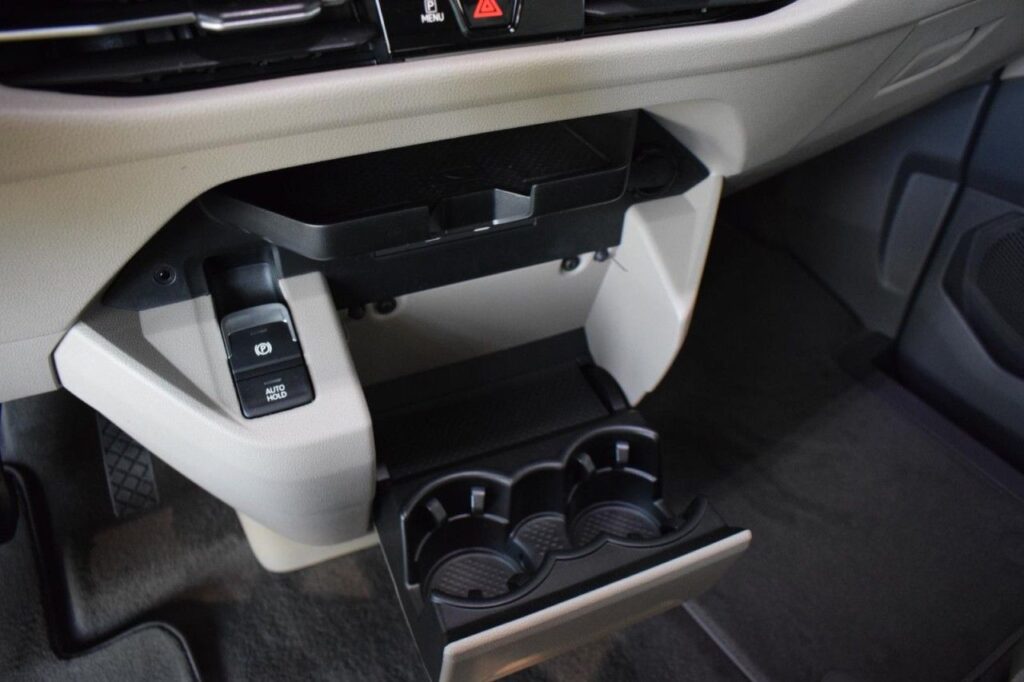 webc vehicle 256553 427410388 014.jpg