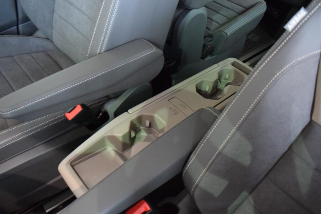 webc vehicle 256553 427410388 015.jpg