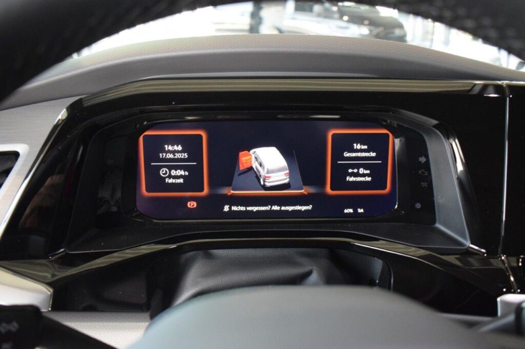 webc vehicle 256553 427410388 018.jpg