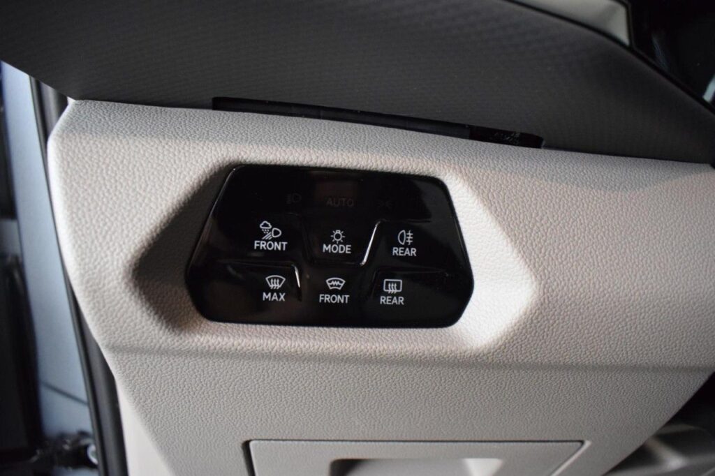 webc vehicle 256553 427410388 019.jpg