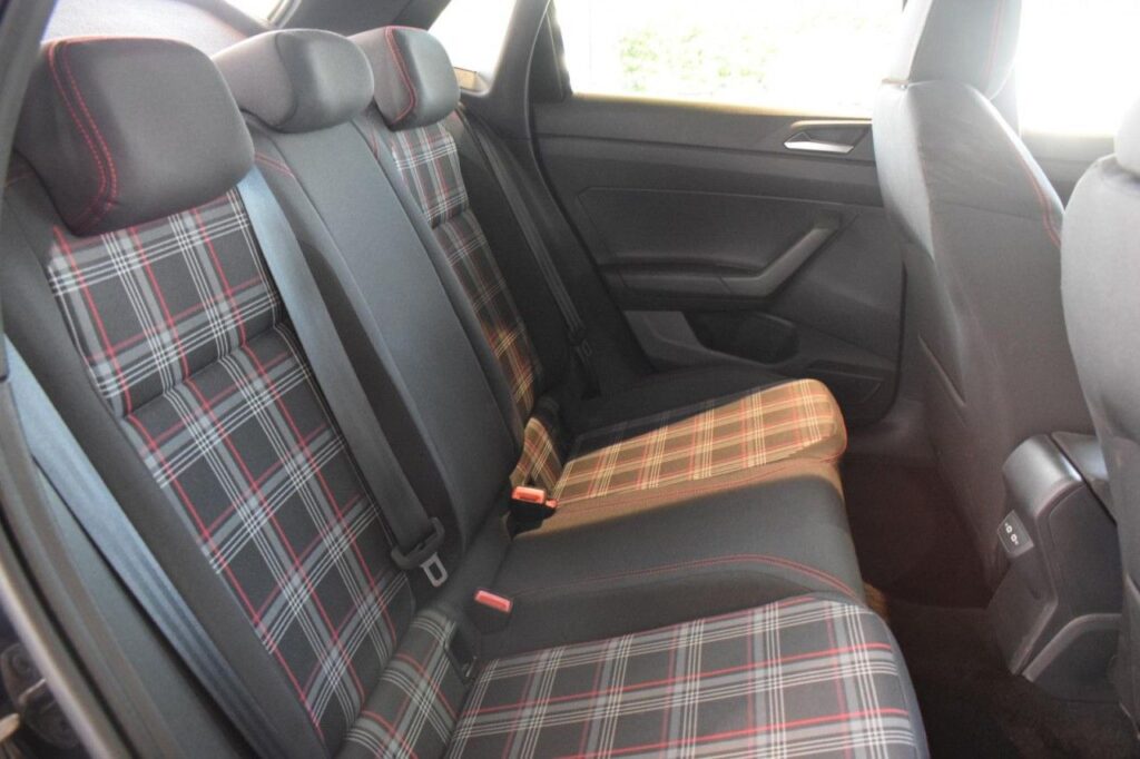 webc vehicle 256555 427455330 008.jpg