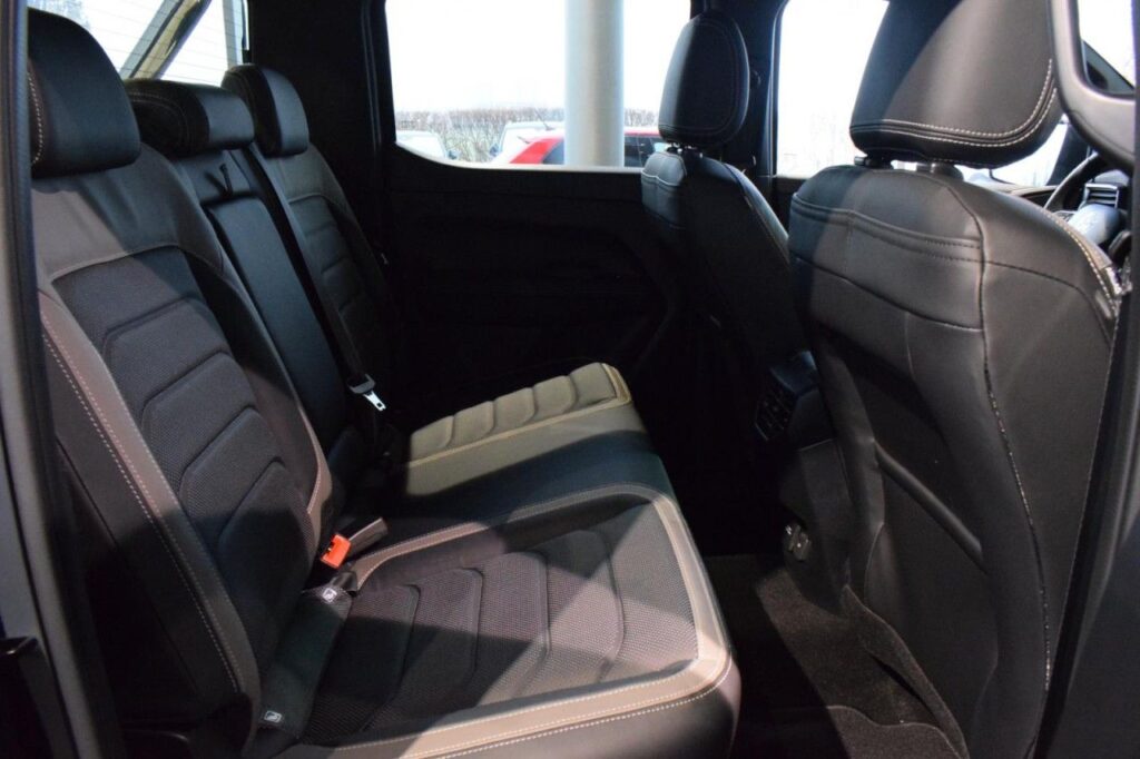 webc vehicle 297323 422544513 008.jpg