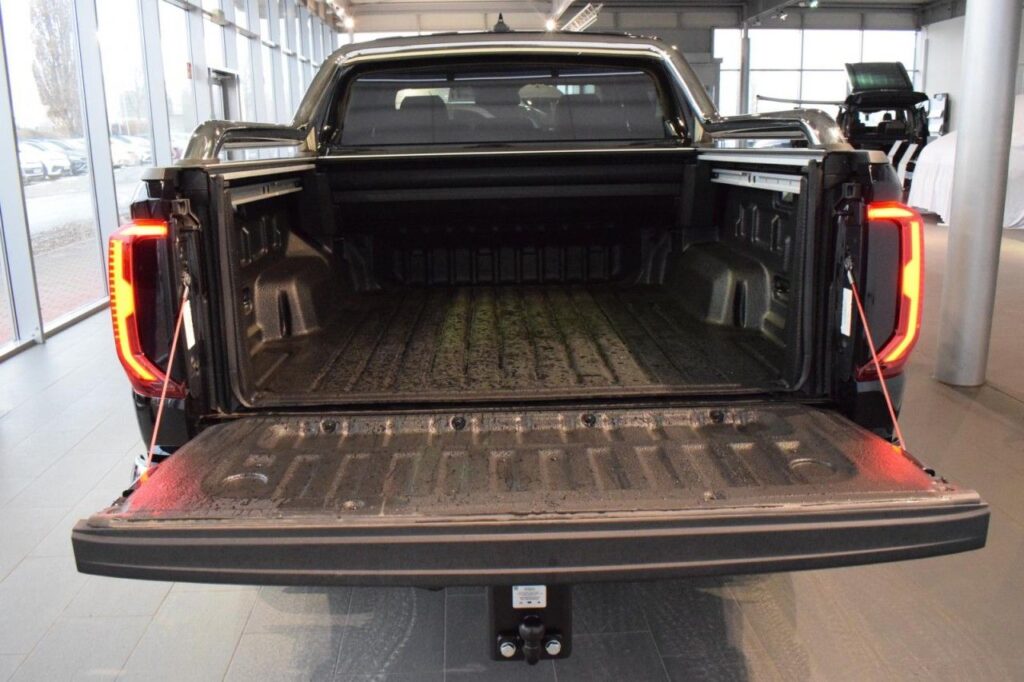 webc vehicle 297323 422544513 010.jpg