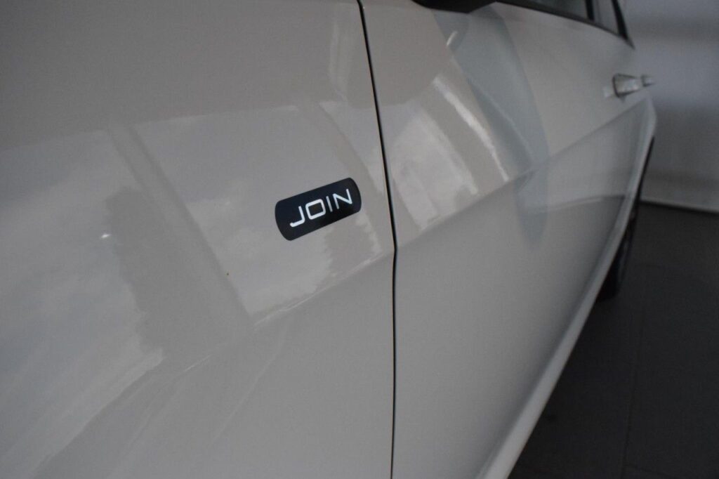 webc vehicle 304921 429267522 017.jpg
