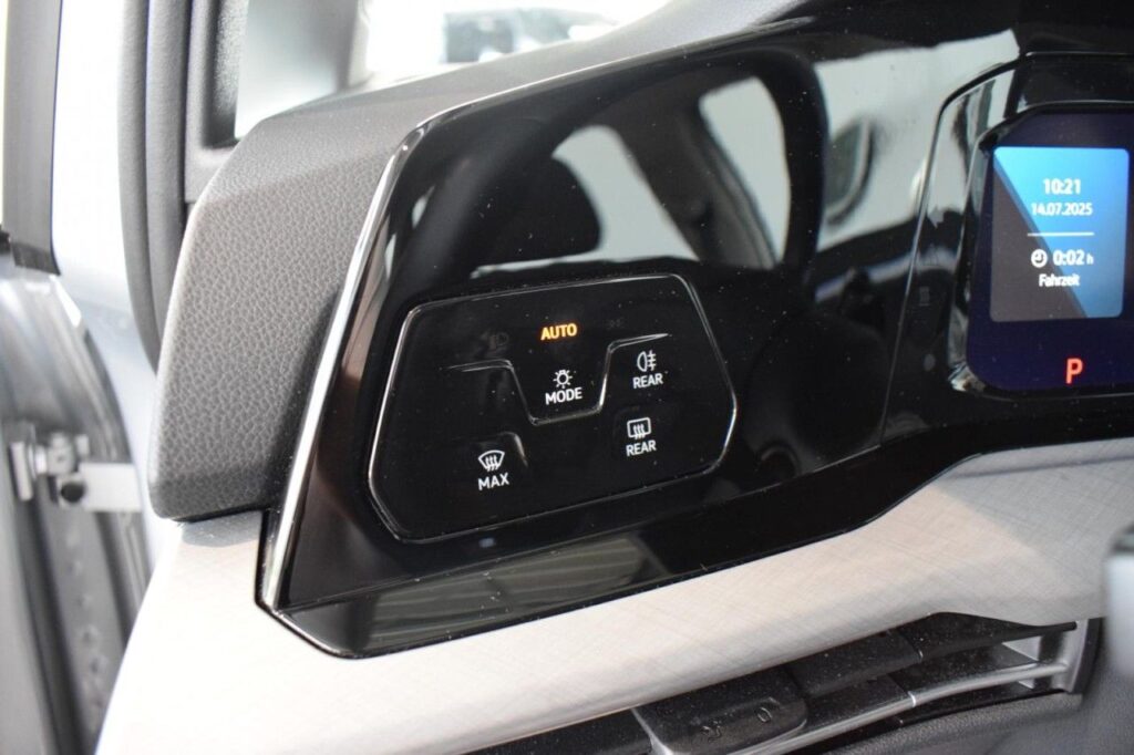 webc vehicle 312513 429554397 012.jpg