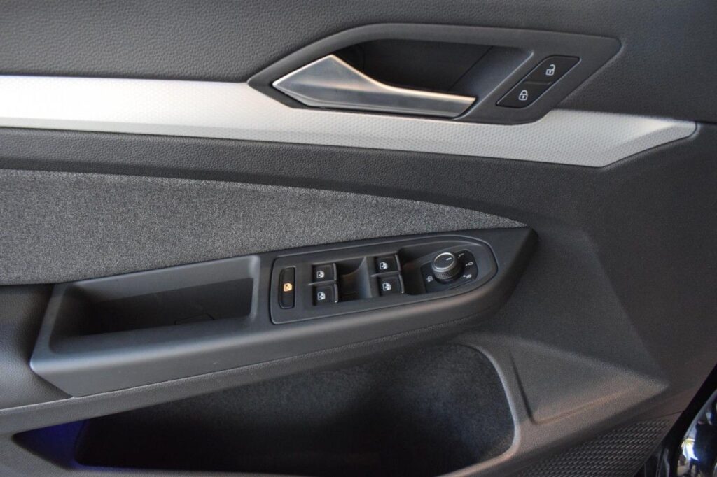 webc vehicle 323073 429892291 006.jpg