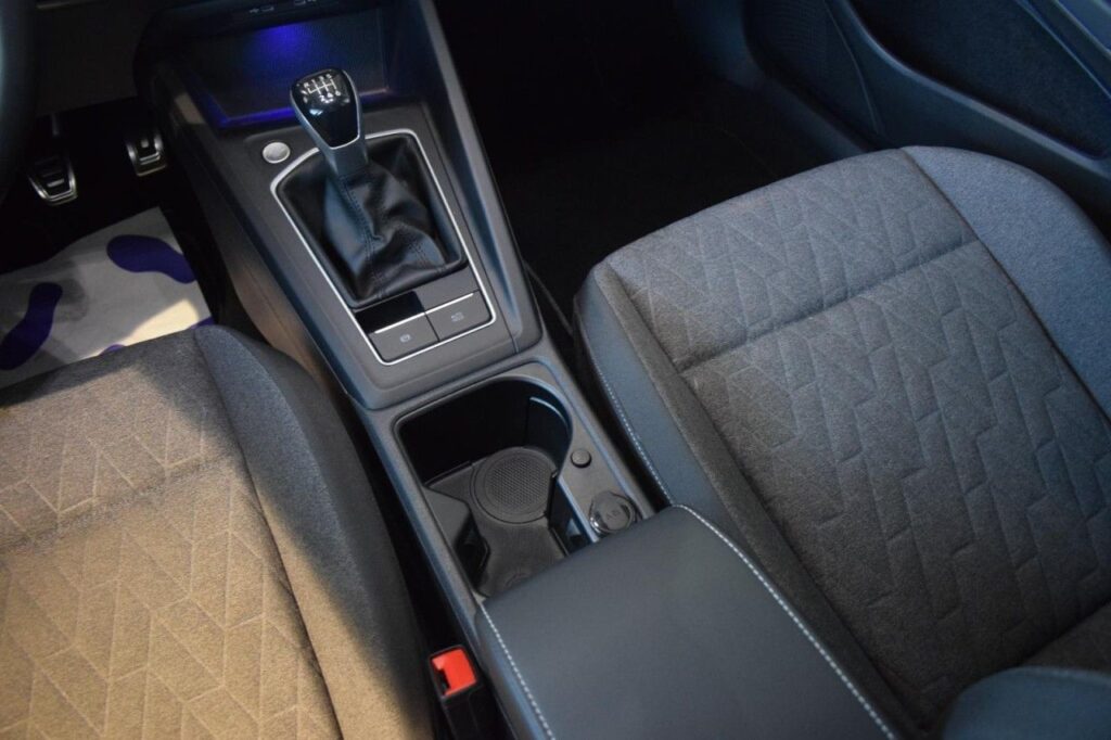 webc vehicle 323073 429892291 011.jpg