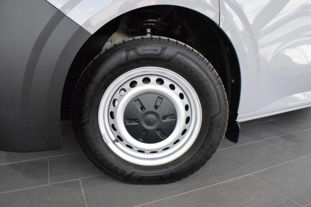 webc vehicle 340560 430554994 020.jpg