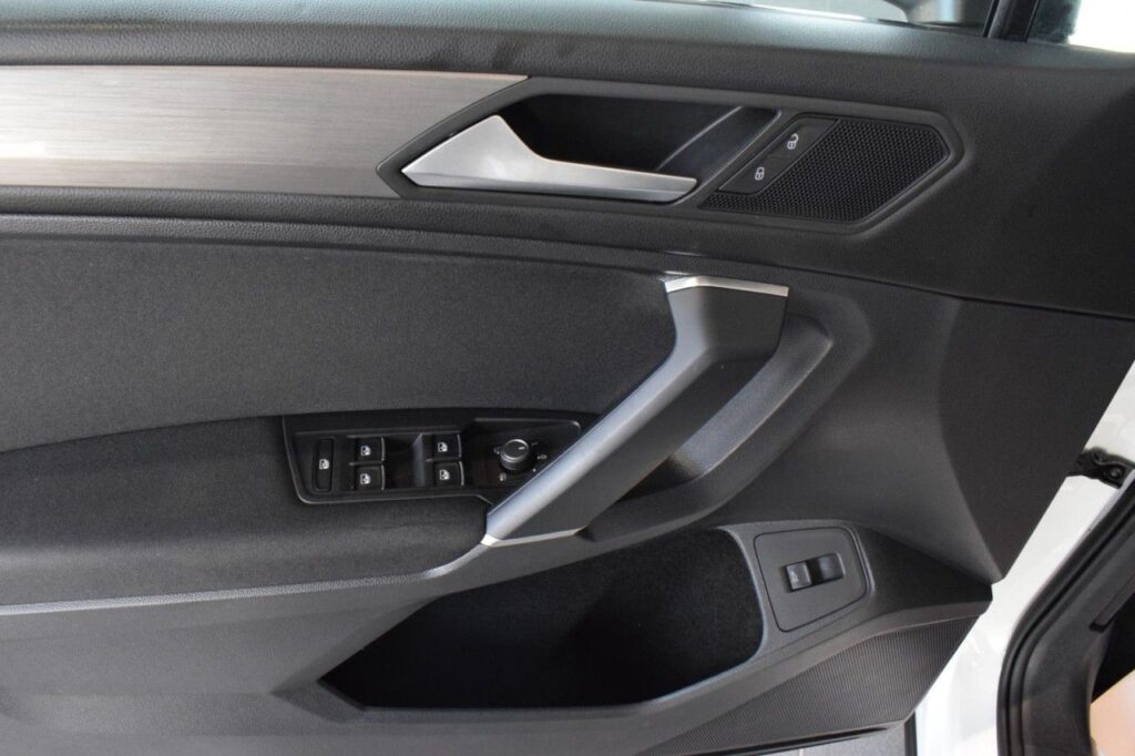 webc vehicle 345215 430777373 006.jpg