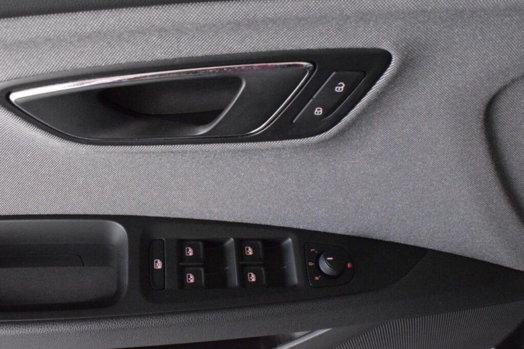Seat Leon Exposé-Bild 11