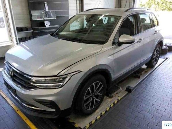 Gebrauchtwagenfoto von dem Fahrzeug Volkswagen Tiguan Life 1.5 TSI NAVI PDC SHZ Klima Navi