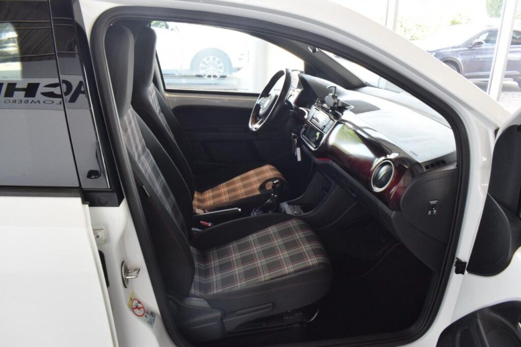 webc vehicle 392672 432531358 007.jpg