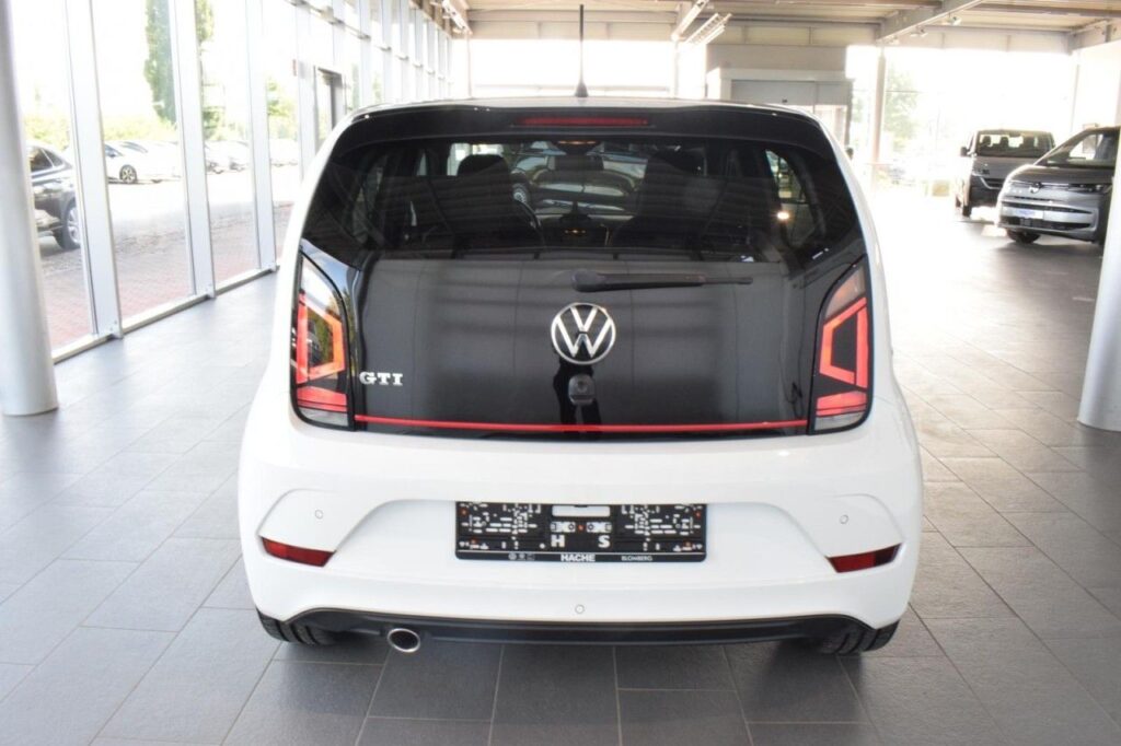 webc vehicle 392672 432531358 008.jpg