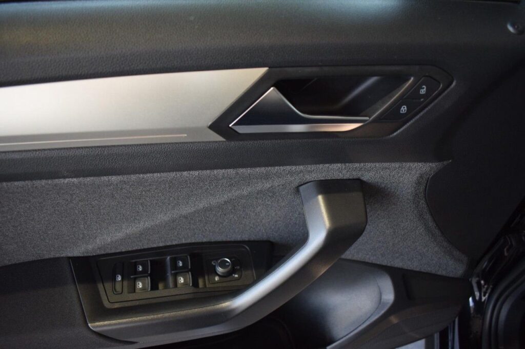 webc vehicle 392673 432531363 011.jpg