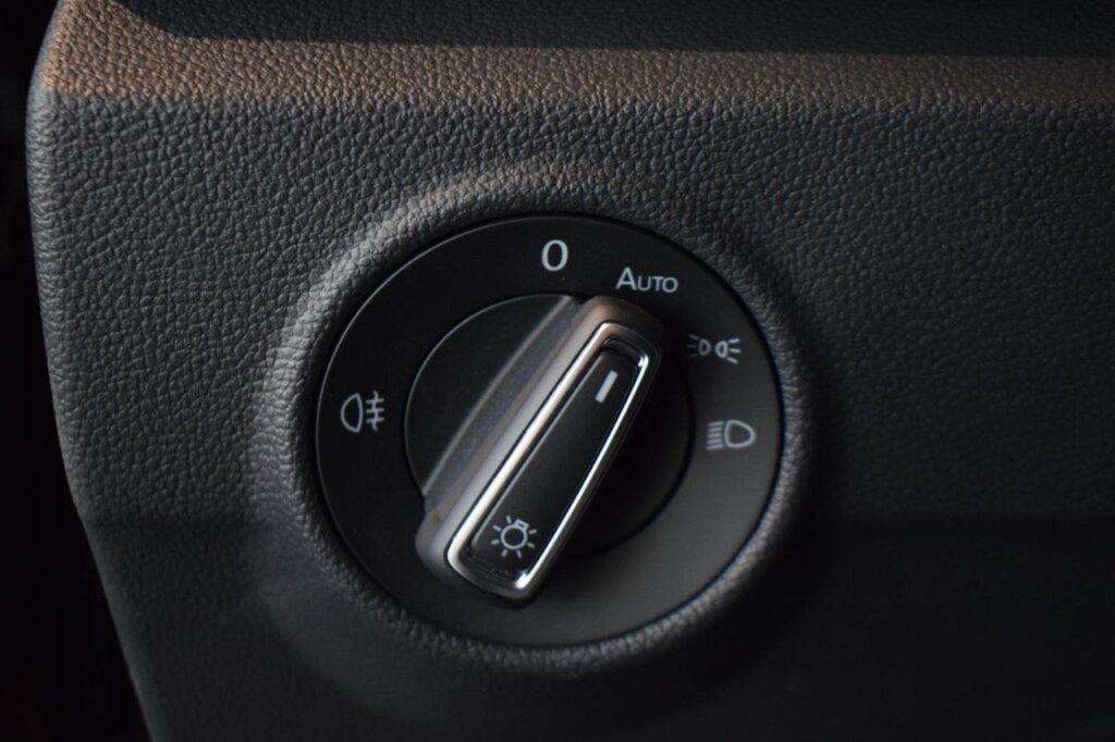 webc vehicle 392673 432531363 012.jpg