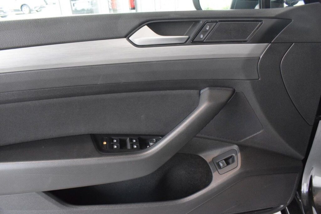 Volkswagen Passat Variant Exposé-Bild 6