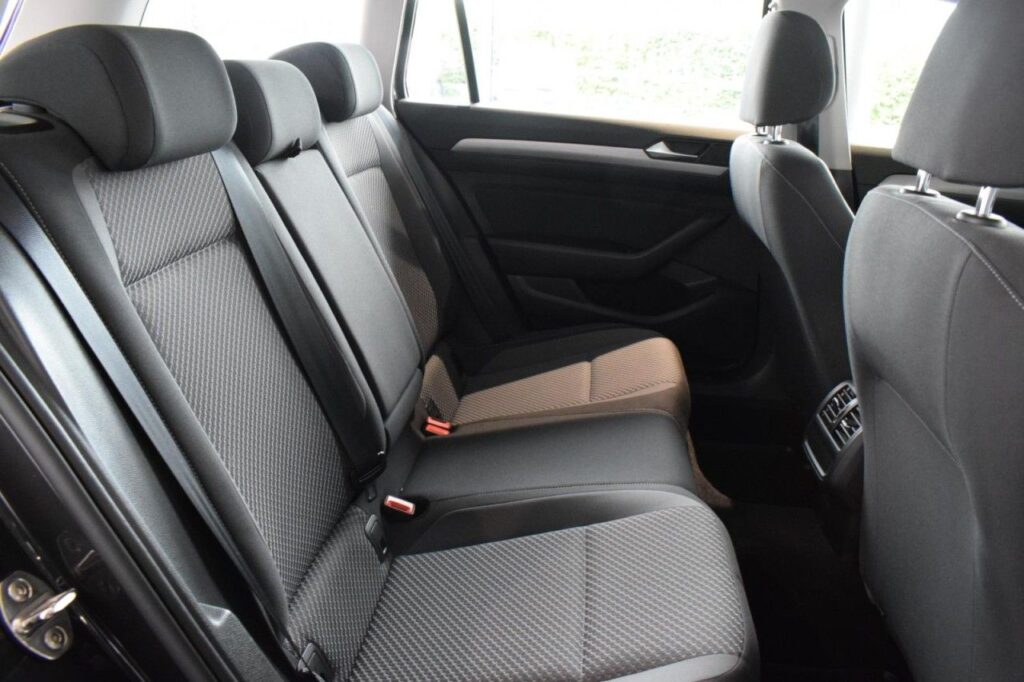 Volkswagen Passat Variant Exposé-Bild 8