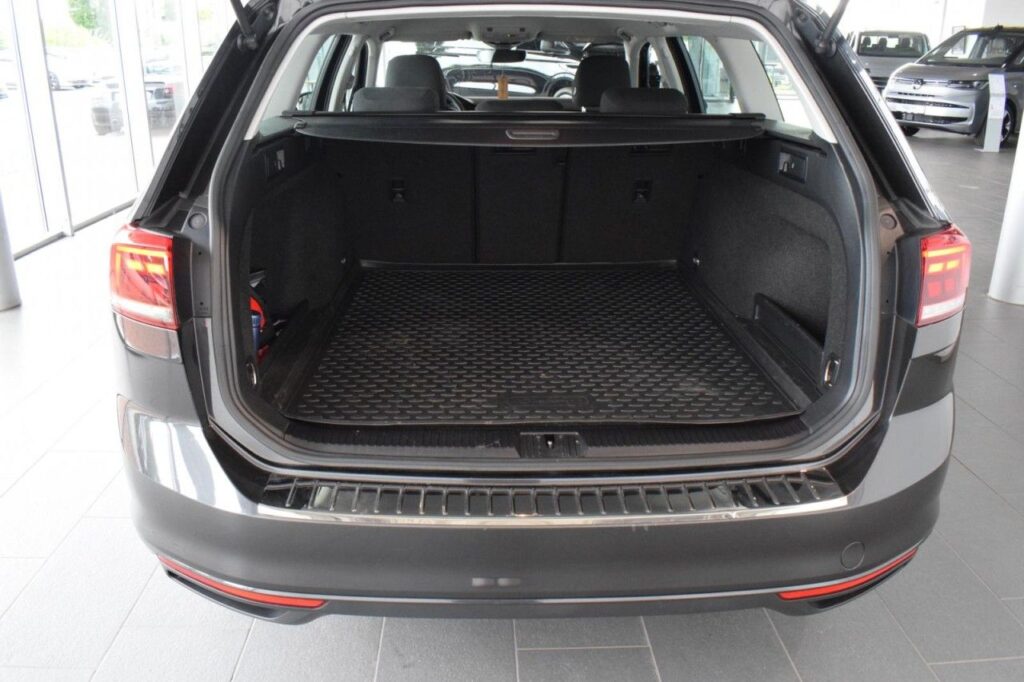 Volkswagen Passat Variant Exposé-Bild 9