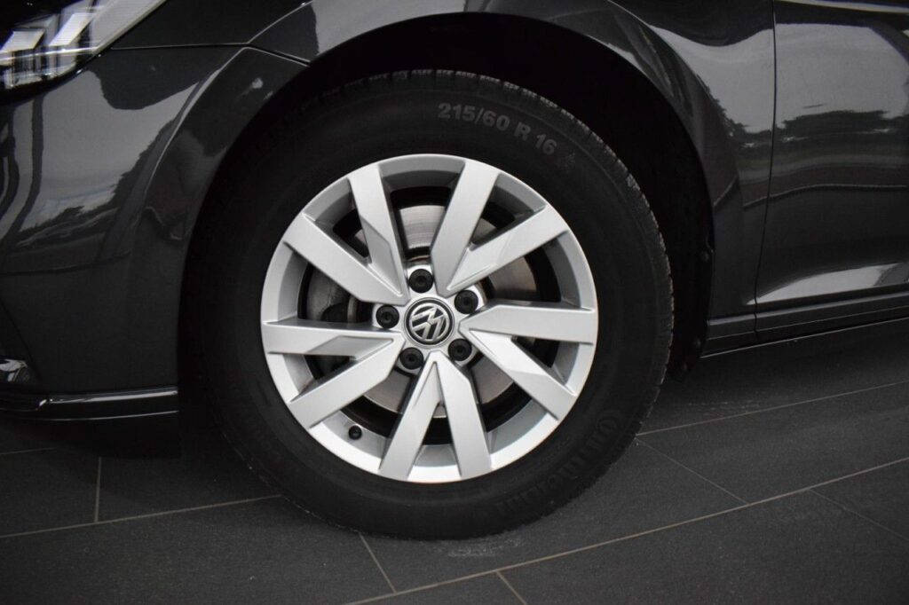 Volkswagen Passat Variant Exposé-Bild 16