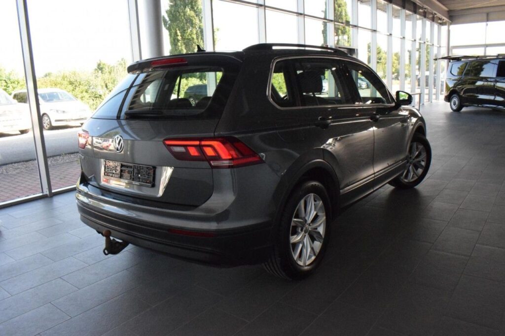 Volkswagen Tiguan Exposé-Bild 3