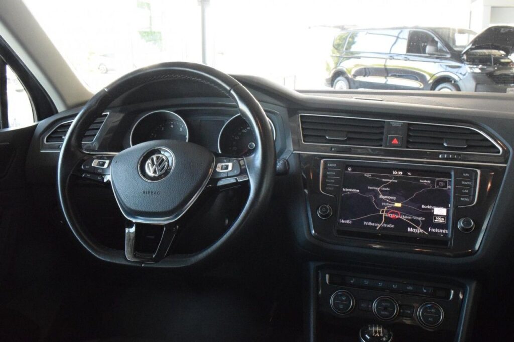 Volkswagen Tiguan Exposé-Bild 10