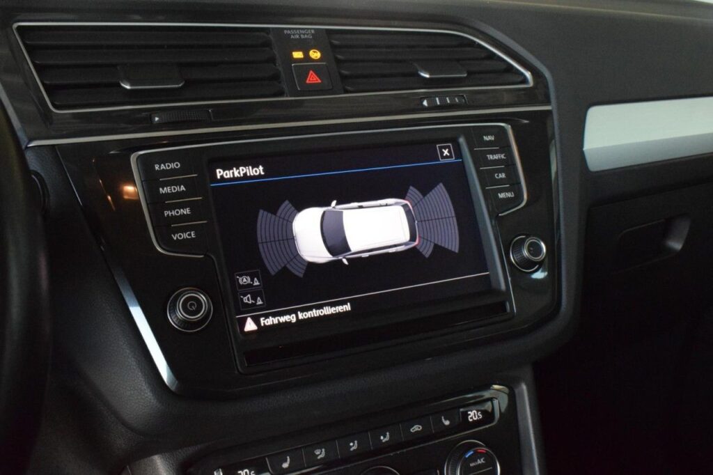 Volkswagen Tiguan Exposé-Bild 15