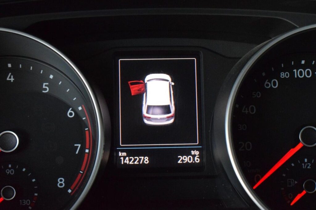 Volkswagen Tiguan Exposé-Bild 16