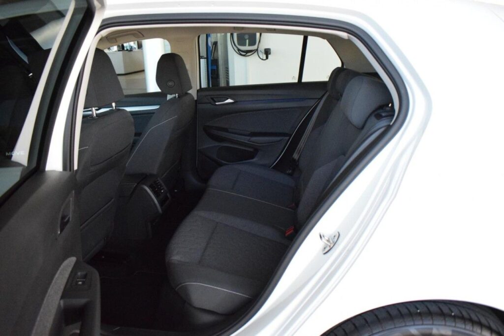 Volkswagen Golf Exposé-Bild 8