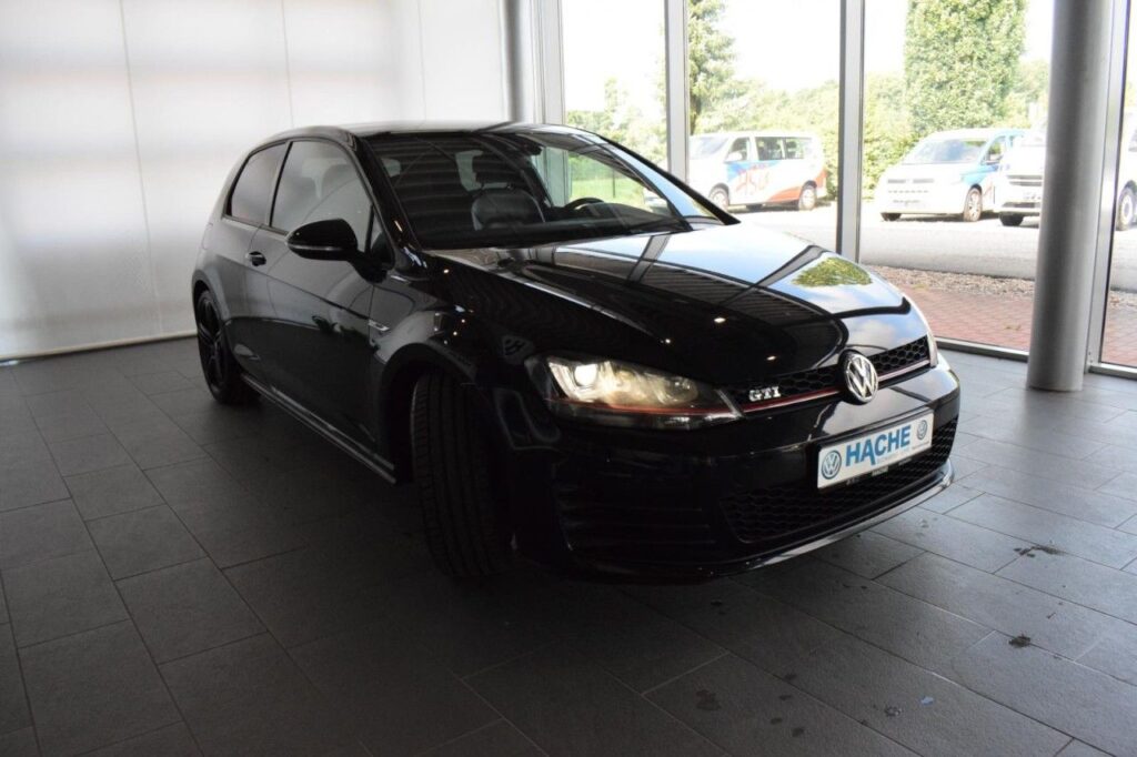 Volkswagen Golf Exposé-Bild 2