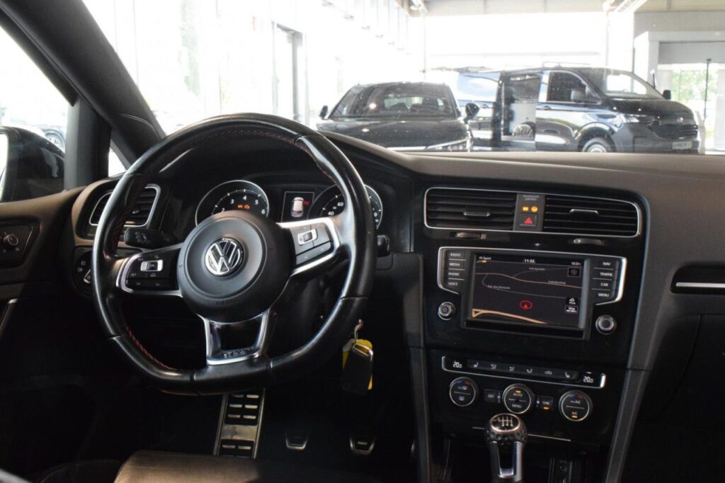 Volkswagen Golf Exposé-Bild 10