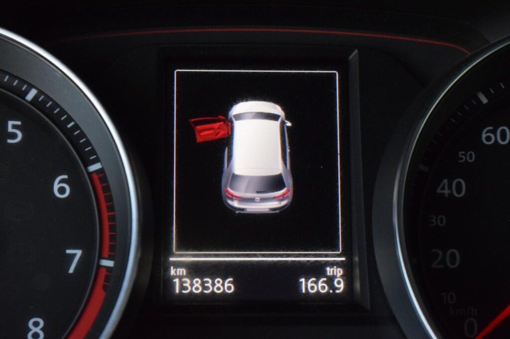 Volkswagen Golf Exposé-Bild 16
