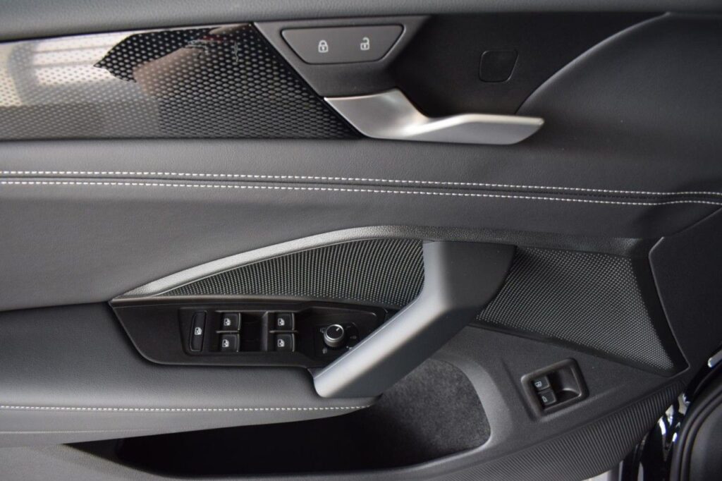 Volkswagen Tiguan Exposé-Bild 11