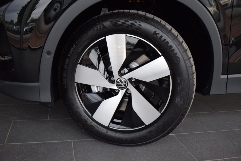 Volkswagen Tiguan Exposé-Bild 16