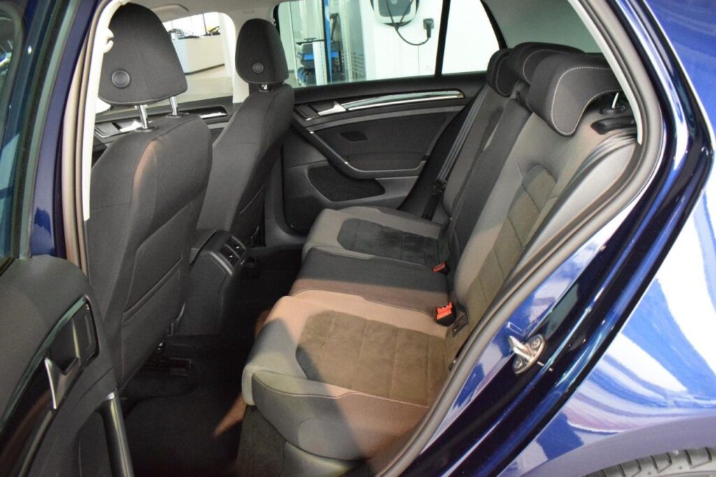 Volkswagen Golf Exposé-Bild 8