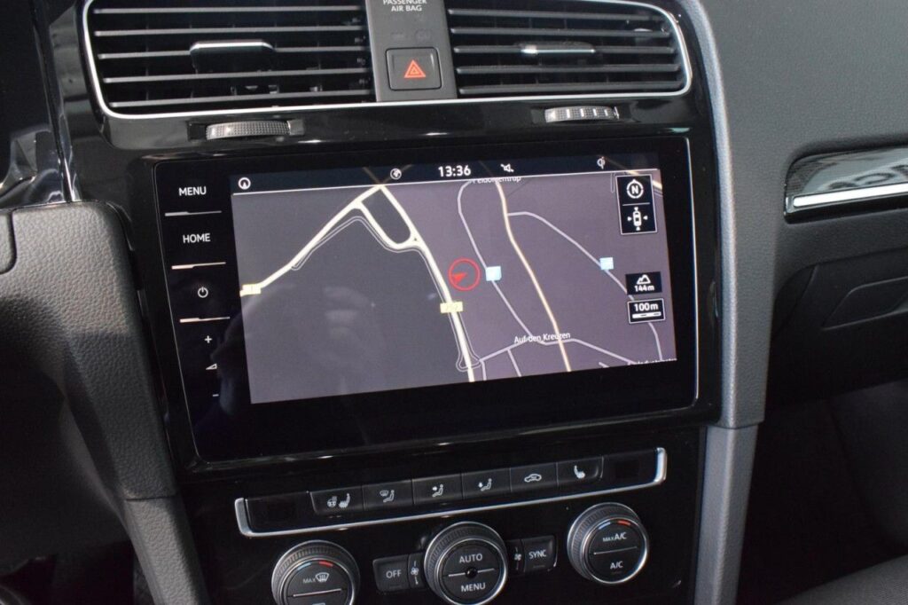 Volkswagen Golf Exposé-Bild 14