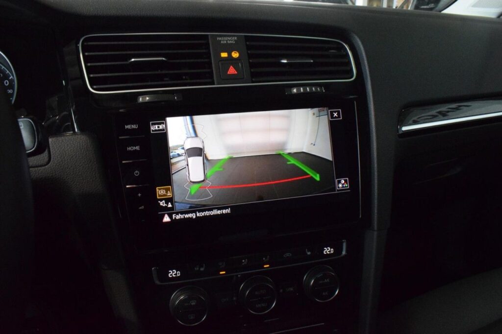 Volkswagen Golf Exposé-Bild 15